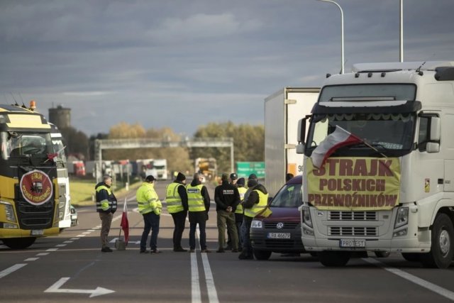 На границе Польши и Украины фермеры сняли блокаду
