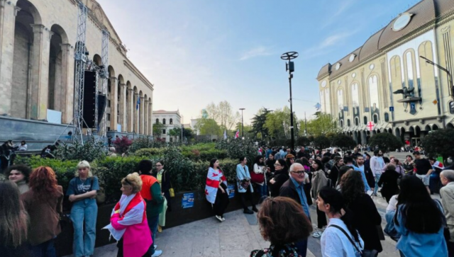 В Тбилиси женщины вышли на митинг против закона об иностранных агентах в Грузии