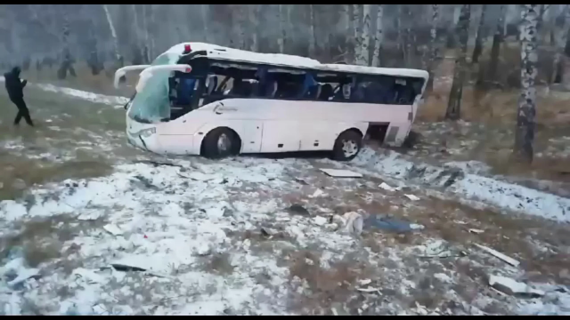 Рабочие в Ленобласти пострадали при опрокидывании автобуса
