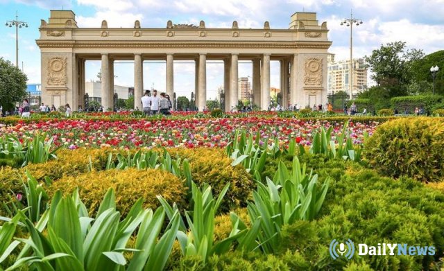 Мэр Москвы запустил праздник, приуроченный 90-летию парка Горького