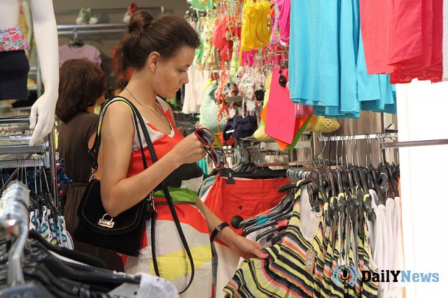 В магазинах Испании планируют ввести систему платной примерки одежды