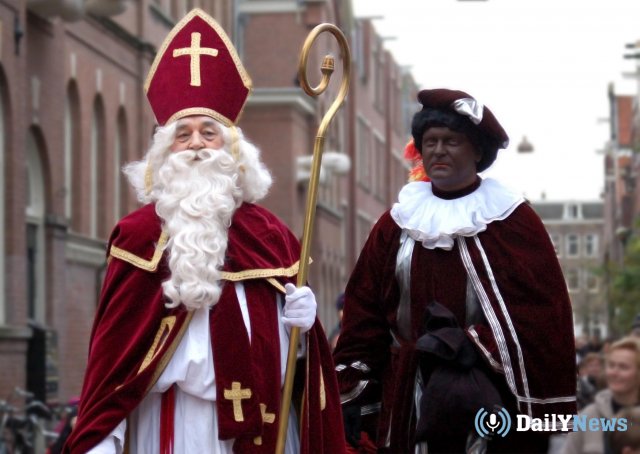 В Нидерландах активисты требуют поменять образ новогоднего персонажа Черного Пита