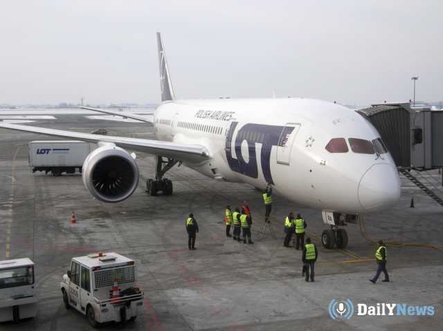 Представители польской авиакомпании попросили пассажиров помочь им оплатить ремонт самолета