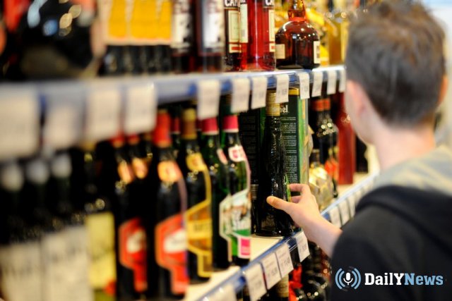 В России планируют повысить возраст, до достижения которого покупка алкоголя запрещена