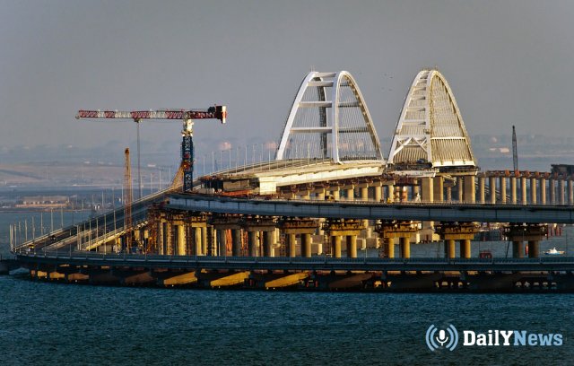 Возведение опор железнодорожной части Крымского моста завершено
