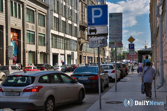 Москвичам пообещали бесплатные парковки в новогодние выходные