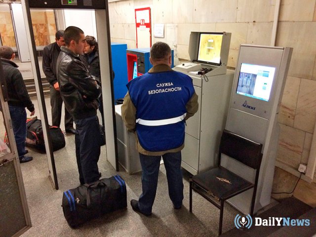В Московском метро пассажиру выписали штраф за отказ от предоставления багажа на досмотр