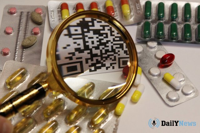 Медведев сообщил об утверждении маркировки лекарств и некоторых товаров