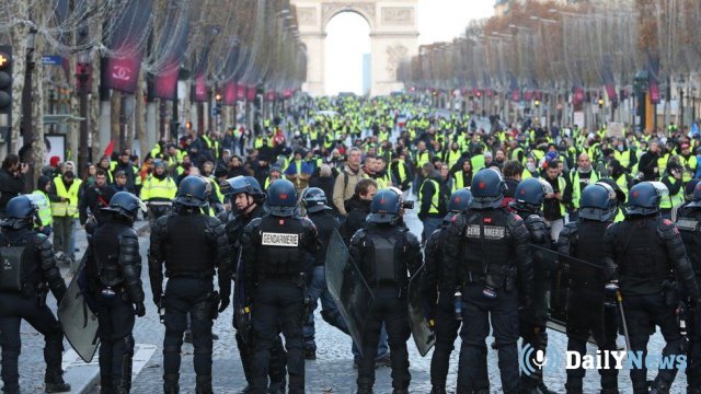 Во Франции будут расследовать причастность России к протестам