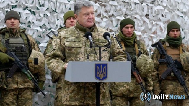 Порошенко принял решение не продлевать военное положение в Украине