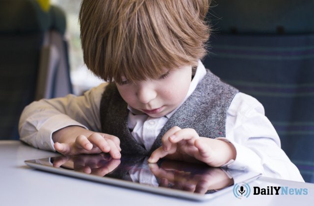 Международные ученые выявили связь между пользованием смартфонами и ожирением у детей