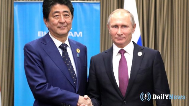 Премьер-министр Японии Синдзо Абэ прибыл в Москву
