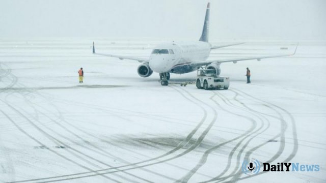 Из-за снегопада в аэропортах Москвы отменено и задержано более 30 рейсов