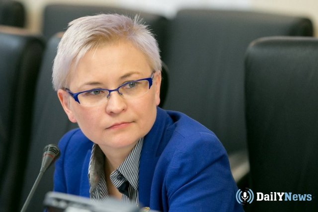 Сенатор Людмила Бокова предложила ввести налог на смартфоны