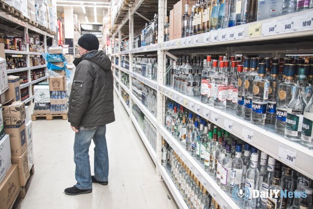 В России предлагается запретить продажу табачной и алкогольной продукции в обычных магазинах
