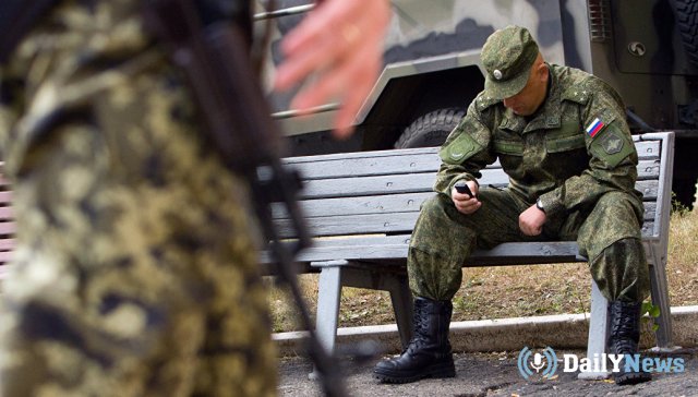Вступил в силу закон, запрещающий военным пользоваться смартфонами на службе