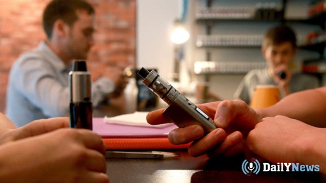 Нарколог рассказал об опасности электронных сигарет