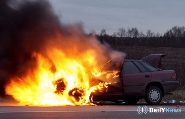 В Хабаровске полицейские спасли человека из горящей машины
