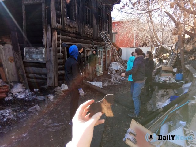 Жителей Тюмени просят о помощи в разборе завалов после пожара в мастерской Шитова