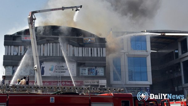 В индийском городе Сурат во время пожара погибли 19 подростков