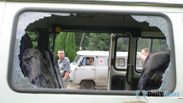 Неизвестные на Украине напали на автобус с людьми