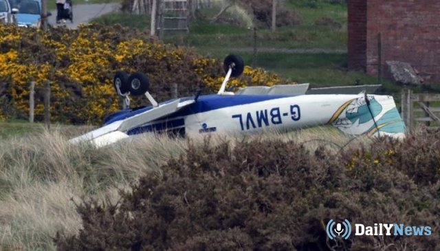 Крушение легкомоторного самолета произошло в Уэльсе