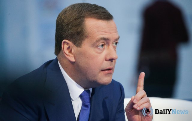 Медведев поручил проверить уровень безопасности в российских школах