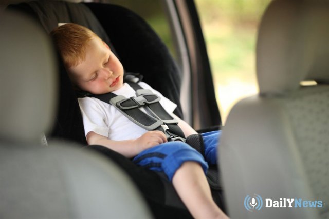В ГИБДД рассказали о том, почему нельзя оставлять детей одних в машине