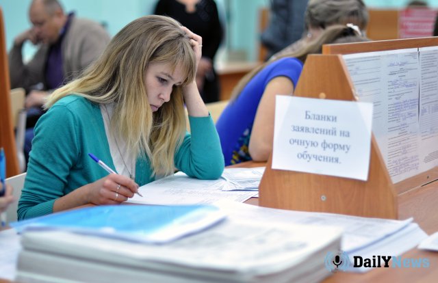 Около половины российских выпускников не планируют поступать в ВУЗы