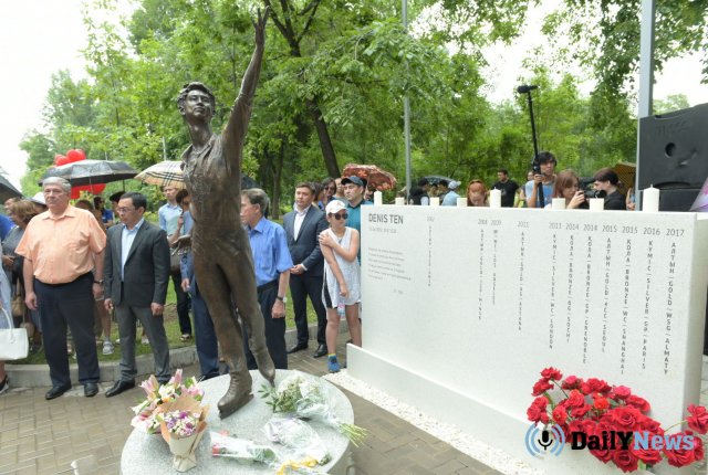 В Казахстане состоялось открытие памятника фигуристу Денису Тену