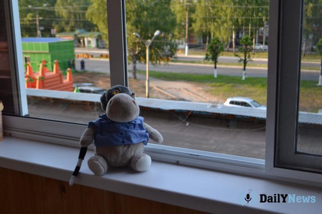 В Иркутской области несовершеннолетняя девочка выпала из окна