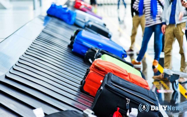 Туристка в Турецком аэропорту перепутала багажную ленту с дорогой в самолет