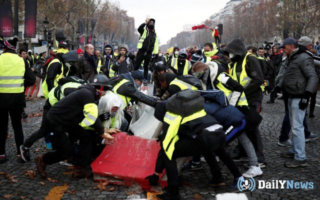 «Желтые жилеты»» во Франции вновь вышли на митинг