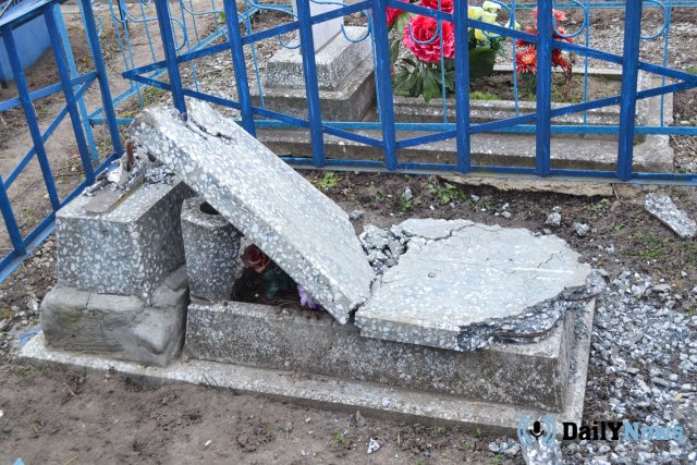 Подростков из Удмуртии обвиняют в повреждении надгробий