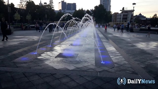 В Якутске состоялось открытие первого пешеходного фонтана