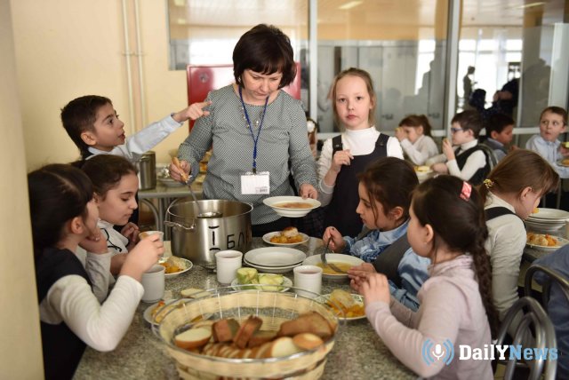 Законопроект о предоставлении горячего питания школьникам внесли в Госдуму