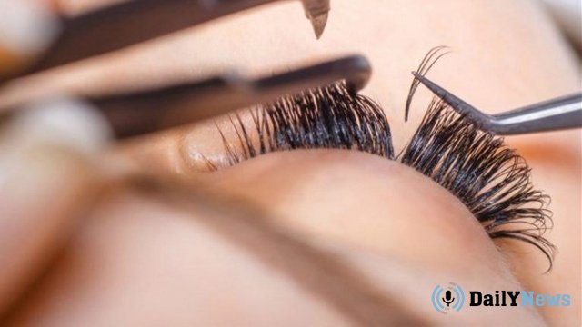 Врач-косметолог рекомендует отказаться от наращивания ресниц