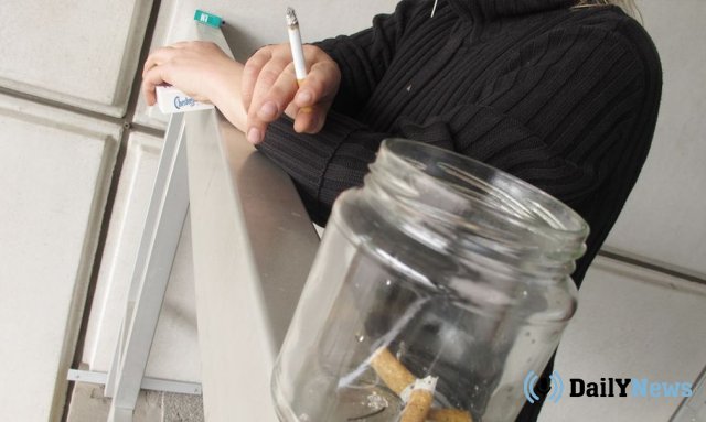 Жительницу Челябинской области оштрафовали за курение на балконе