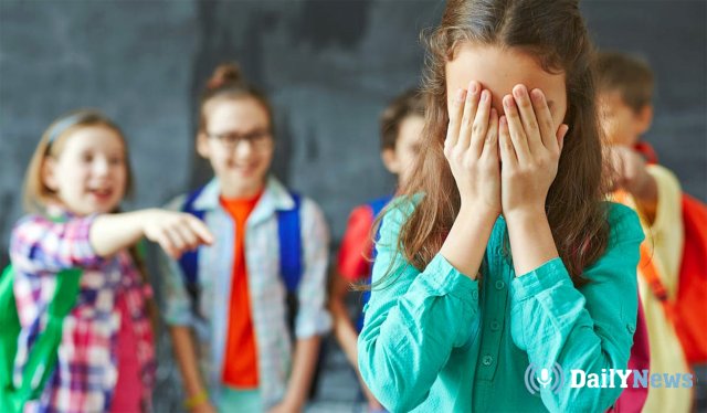 Разбирательство по факту унижения школьницы одноклассниками проходит в Новосибирске