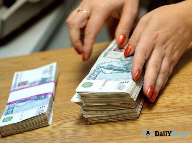 Сотрудница банка украла крупную денежную сумму у пенсионеров в Тамбовской области