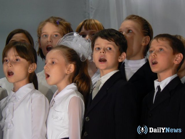 Школьники Якутии начнут ежедневно исполнять гимн перед началом занятий