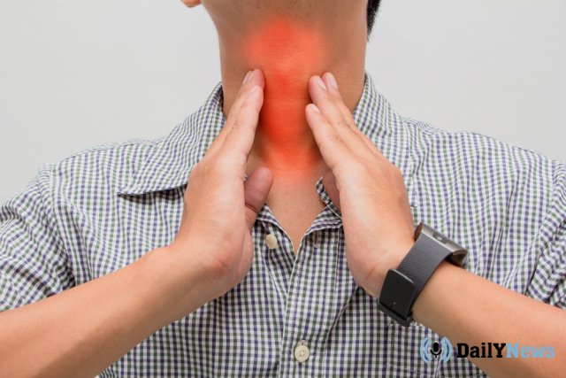 Врач-оториноларинголог рассказал об опасных способах лечения боли в горле