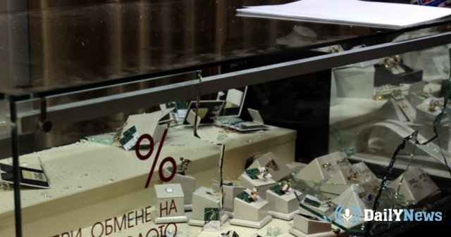 Ювелирный магазин ограбили в Санкт-Петербурге