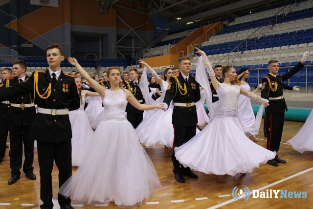 Более 200 учеников приняли участие в кадетском бале МЧС в городе Хабаровск