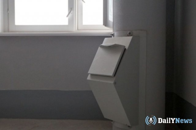 Мужчина застрял в мусоропроводе жилого дома в столице РФ