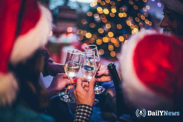 Нарколог дал рекомендации по употреблению алкоголя в новогоднюю ночь