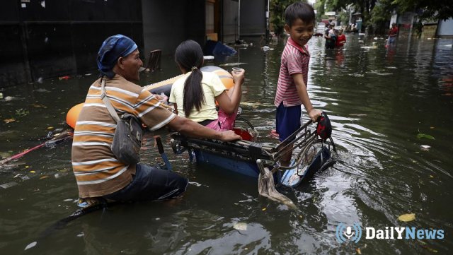Число жертв при наводнении в Индонезии вновь возросло