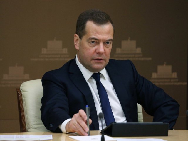 Дмитрий Медведев заявил о блокировке сайтов по продаже снюсов