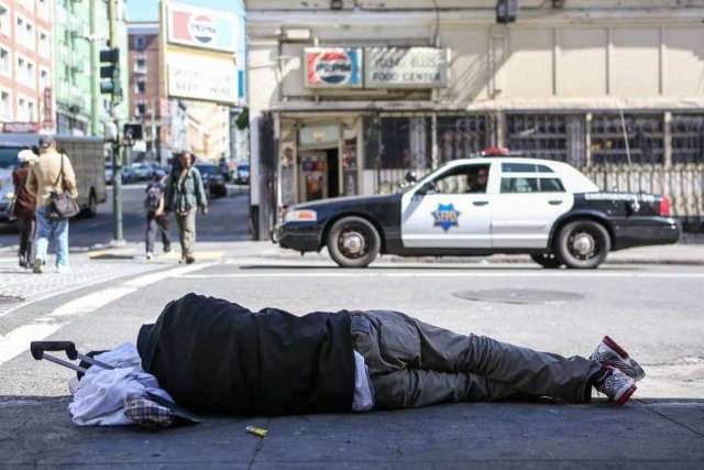 В Сан-Франциско полицейские отказались от борьбы с бомжами на улицах города
