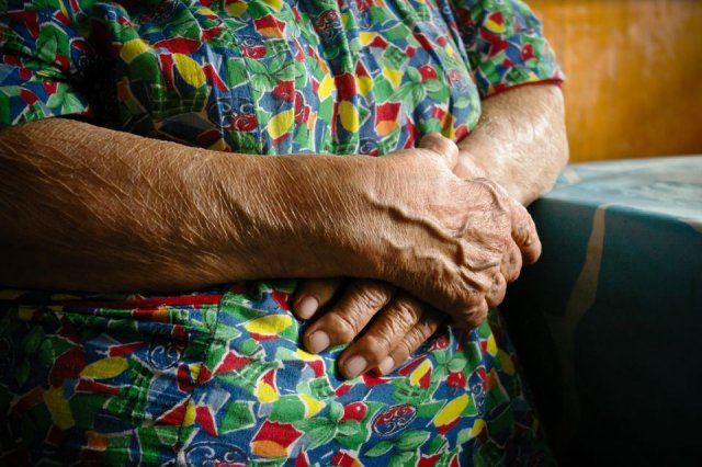 В Бурятии признали виновной пенсионерку, избившую внучек